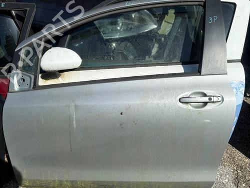 Dør venstre fortil TOYOTA YARIS (_P9_) 1.0 GPL (KSP90_) (69 hp) 32657639