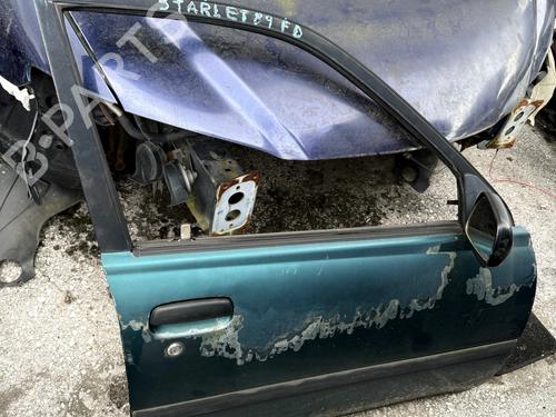 Puerta delantera derecha TOYOTA STARLET (_P8_) 1.0 (EP80_, EP80R) (54 hp) 32672775