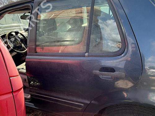 Dør venstre bagtil MERCEDES-BENZ M-CLASS (W163) ML 230 (163.136) (150 hp) 32993099