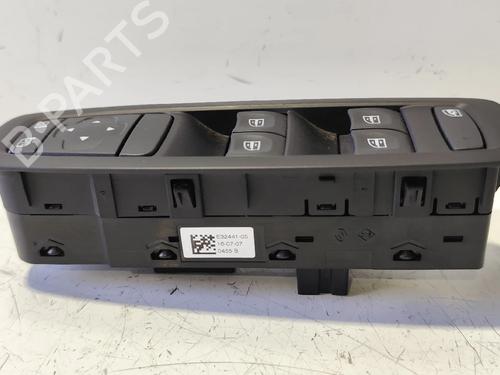 Used Left front window switch Left front window switch RENAULT MEGANE IV Hatchback (B9A/M/N_) 1.5 dCi 110 (B9A3) (110 hp) 33329537 33329537