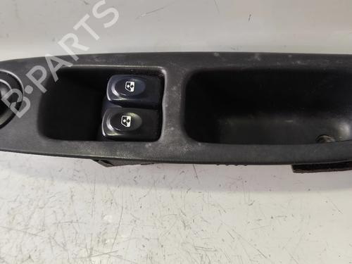 Used Left front window switch Left front window switch RENAULT CLIO II (BB_, CB_) 1.2 (BB0A, BB0F, BB10, BB1K, BB28, BB2D, BB2H, CB0A,... (58 hp) 33934621 33934621