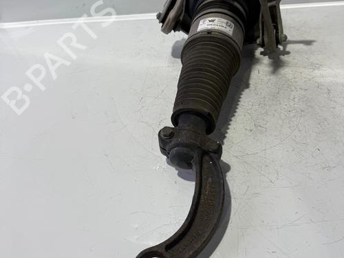 Used Right front shock absorber Right front shock absorber PORSCHE MACAN (95B) 3.0 S Diesel (245 hp) 33964114 33964114