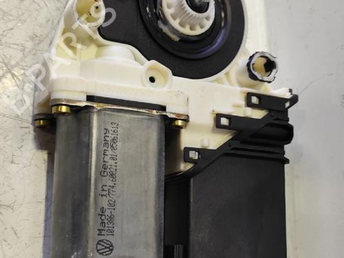 Used Right front window motor Right front window motor VW GOLF IV (1J1) 1.4 16V (75 hp) 34103428 34103428