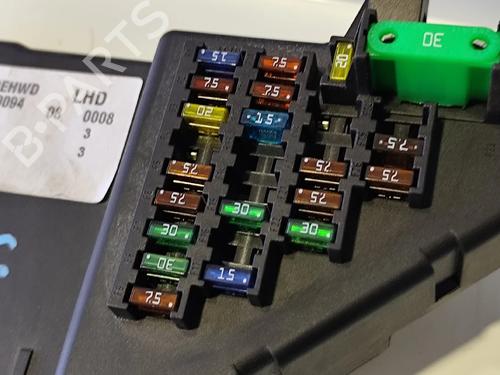 Fuse box OPEL VECTRA C (Z02) 1.9 CDTI (F69) | BP36411106E1 - Image 3