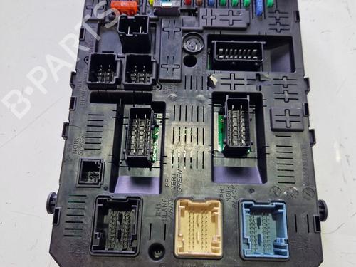 Used Fuse box Fuse box 36889841 36889841