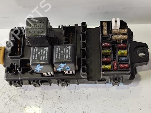 Used Fuse box Fuse box 37401384 37401384