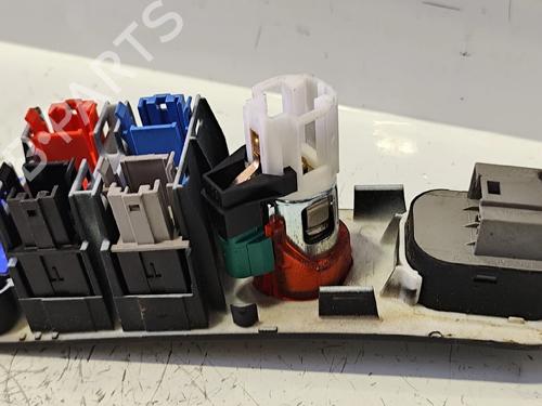 Left front window switch SEAT LEON (1P1) 1.6 TDI | BP38002159I27 - Image 3
