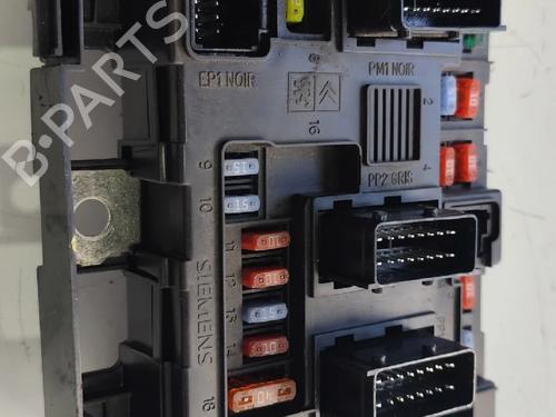 Used Fuse box Fuse box 38012501 38012501