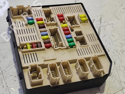 Fuse box RENAULT MEGANE III Hatchback (BZ0/1_, B3_) | BP38422952E1 - Image 3