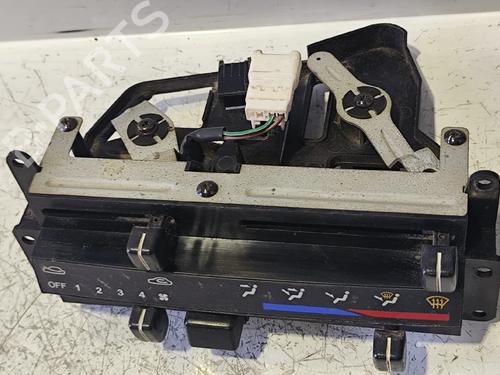 Used Climate control Climate control 38450318 38450318