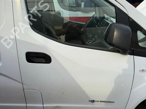 right-front-door-nissan-nv200-evalia-bus-2010-38461634 main image