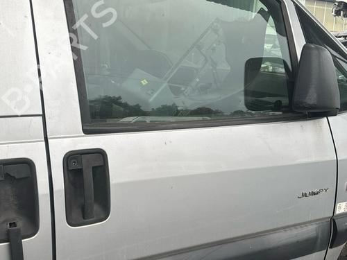 Used Right front door Right front door 39136071 39136071