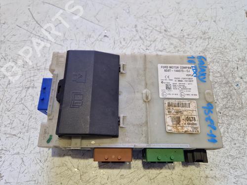 Used Fuse box Fuse box 39432554 39432554