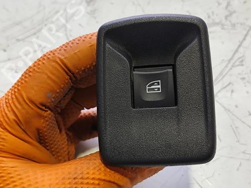 Used Right rear window switch Right rear window switch 39512589 39512589