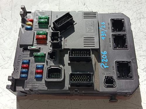 Used Fuse box Fuse box 39593512 39593512
