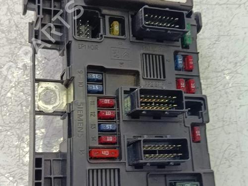 Used Fuse box Fuse box 39593513 39593513