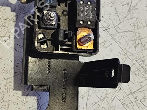Used Fuse box Fuse box 39593538 39593538