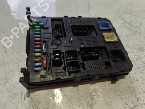 Used Fuse box Fuse box 39599068 39599068