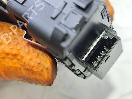 Right rear window switch PORSCHE MACAN (95B) 3.0 S Diesel | BP39620976I28 - Image 4