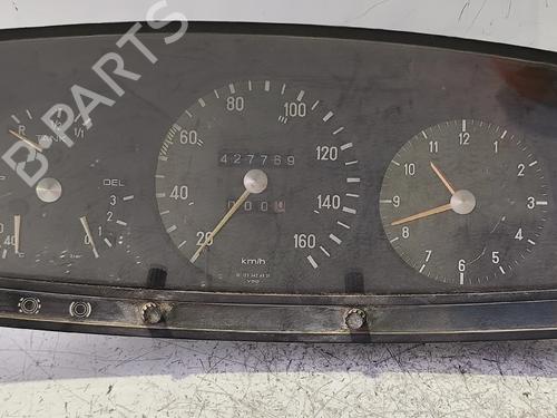 Kombiinstrument Kombiinstrument MERCEDES-BENZ 123 Saloon (W123) 220 D (123.126) (60 hp) 39696337 39696337