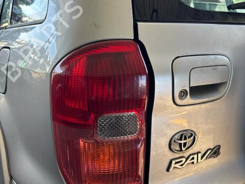 Used Left taillight Left taillight TOYOTA RAV 4 II (_A2_) [2000-2005] 40221863 40221863