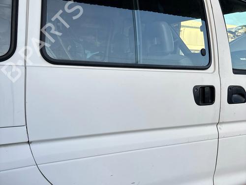 Used Right slide door Right slide door MITSUBISHI L400 Van (PD_W, PC_W, PB_V, PA_W, PA_V) 2500 TD 4WD (PD5W, PD5V, PA5W, PA5V) (87 hp) 40268450 40268450