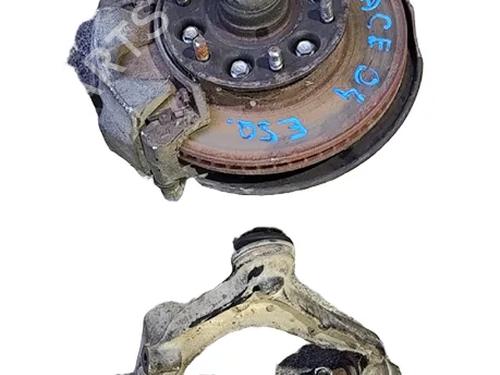 Used Left front steering knuckle Left front steering knuckle TOYOTA HIACE IV Van (__H1_, __H2_) 2.5 D-4D (KLH12, KLH22) (117 hp) 40268456 40268456