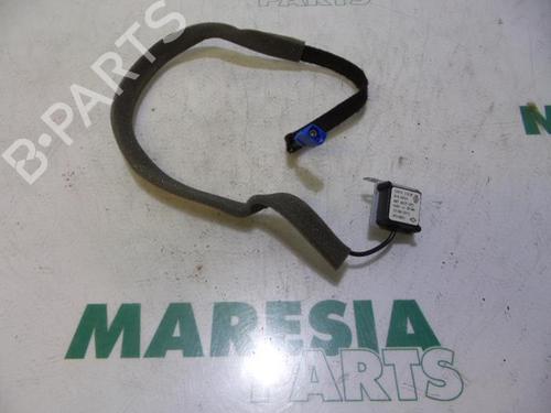 Used Antenna/Base RENAULT CLIO IV (BH_) 0.9 TCe 90 (BHNF, BHMA, BHMH, BHJK, BHJR) (90 hp) 31471122