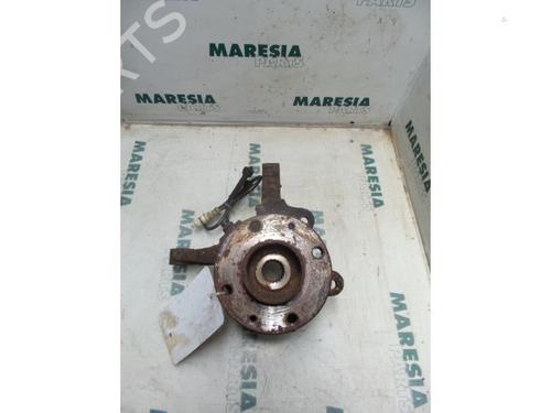 right-front-steering-knuckle-renault-clio-ii-bb_-cb_-1998-1999-2000-2001-2002-2003-2004-2005-2006-2007-2008-2009-2010-2011-2012-2013-2014-2015-2016-31487582 main image