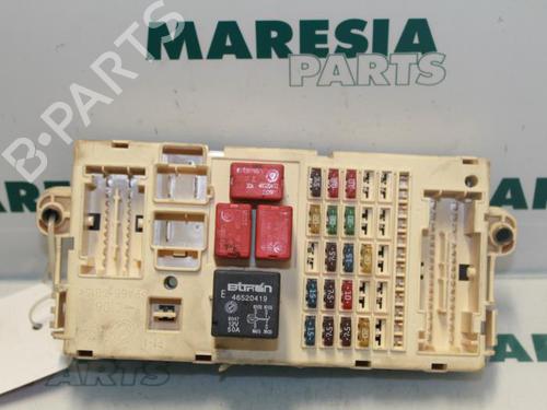 Used Fuse box Fuse box FIAT STILO (192_) 1.6 16V (192_XB1A) (103 hp) 31497844 31497844