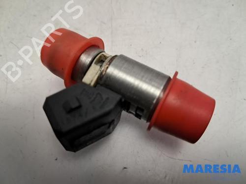 Used Injector FIAT PANDA (169_) 1.2 (169.AXB11, 169.AXB1A) (60 hp) 31498049
