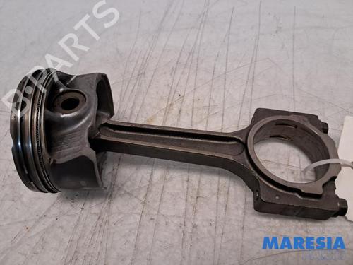 Andre Andre FIAT 500X (334_) 1.6 (334AXE1A) (110 hp) 33674469 33674469