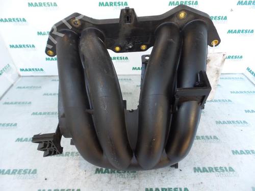 Used Injection rail PEUGEOT 206 Hatchback (2A/C) 1.6 i (89 hp) 31401862