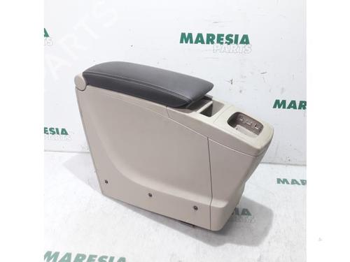 Used Armrest / Center console RENAULT GRAND SCÉNIC III (JZ0/1_) 1.5 dCi (JZ09, JZ0D, JZ10, JZ14, JZ1G, JZ29, JZ2C) (110 hp) 31500607