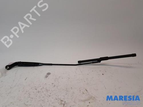 Used Front windshield wiper arm FIAT 500 (312_) 1.2 (312AXA1A) (69 hp) 31526863