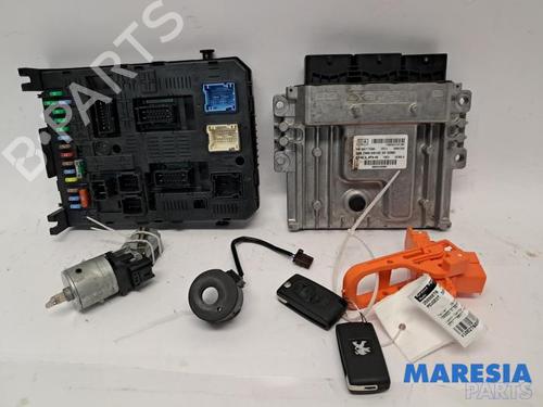 Used Engine control unit (ECU) Engine control unit (ECU) PEUGEOT 3008 I MPV (0U_) 2.0 HDi Hybrid4 (0URHCA) (200 hp) 39932638 39932638