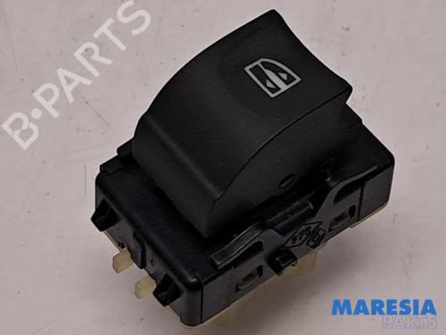 Used Switch RENAULT CAPTUR I (J5_, H5_) 0.9 TCe 90 (90 hp) 31457729