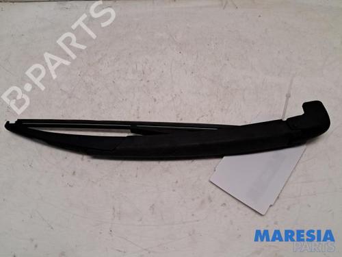 Used Rear windshield wiper arm FIAT 500 (312_) 1.2 (312AXA1A) (69 hp) 31525979