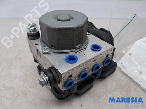 Used ABS pump RENAULT ZOE Hatchback Van (BFM_) Electric (BFME) (92 hp) 31534581