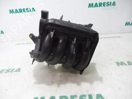 Used Injection rail PEUGEOT 206 Hatchback (2A/C) 1.4 i (75 hp) 31413380