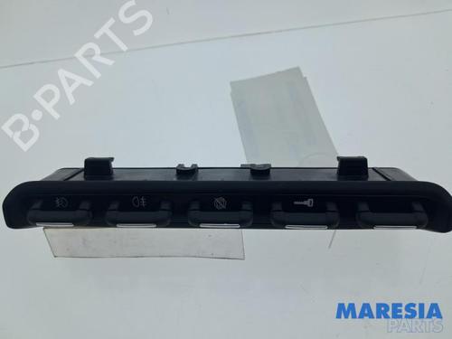Interruttore Interruttore ALFA ROMEO GIULIETTA (940_) 1.4 TB (940FXB1A, 940FXB11) (170 hp) 36158762 36158762