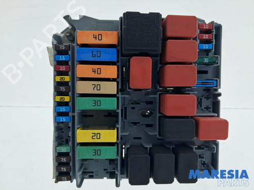Used Fuse box Fuse box FIAT 500 C (312_) 1.2 (312CXA1A, 312AXA1A) (69 hp) 35820664 35820664