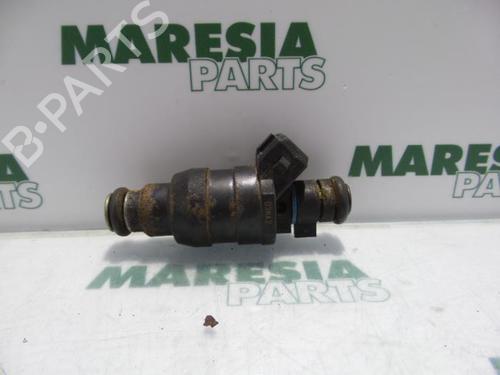 Used Injector PEUGEOT 406 Break (8E/F) 1.8 16V (110 hp) 31522126