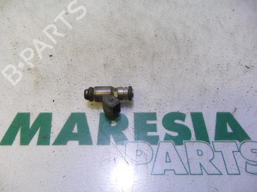 Used Injector RENAULT MEGANE I Coach (DA0/1_) 1.6 16V (DA0B, DA04, DA11) (107 hp) 31528213