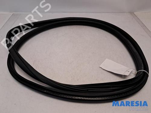 Gummiliste PEUGEOT 5008 (0U_, 0E_) 1.6 HDi (114 hp) 31497587