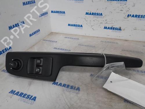 Used Switch OPEL VIVARO B Van (X82) 1.6 CDTI (05) (90 hp) 31449393