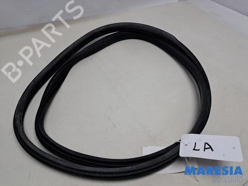 Gummiliste PEUGEOT 3008 I MPV (0U_) 1.6 THP (150 hp) 32011747