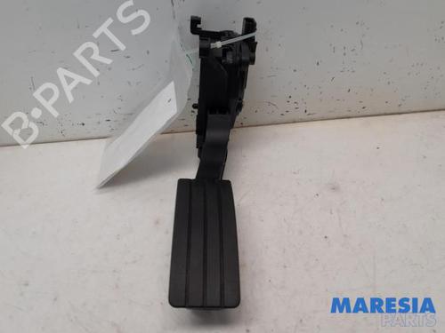 Pedal RENAULT TWINGO III (BCM_, BCA_) 1.0 SCe 70 (71 hp) 31435672