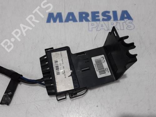 Used Fuse box PEUGEOT PARTNER Box Body/MPV 1.6 HDi (75 hp) 31384543