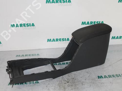 Used Armrest / Center console RENAULT MEGANE II Estate (KM0/1_) 1.9 dCi (KMRG, KM1G, KM0G, KM2C) (120 hp) 31451570